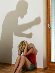 Csak a baj van Velem?- előadás és beszélgetés a nőket érintő szóbeli bántalmazásról