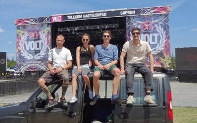 Kék Pont stáb a VOLT-on,  érkezés után